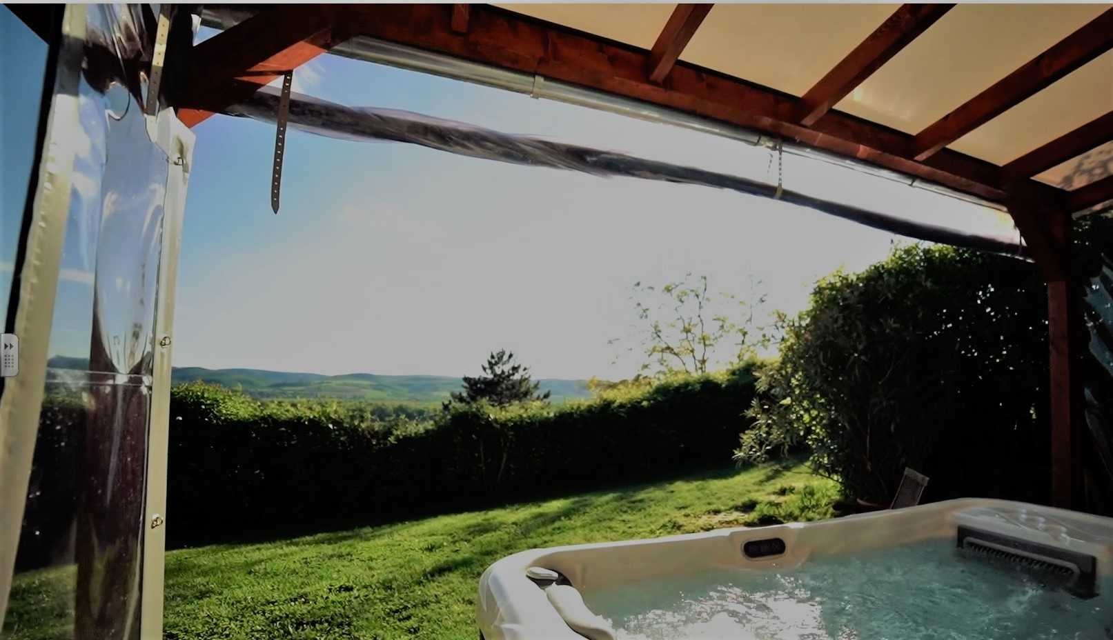 Felpezsdítő pezsgés a jacuzziban